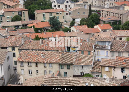 Untere Stadt Carcassonne gesehen von der Stadtmauer von La Cité Stockfoto