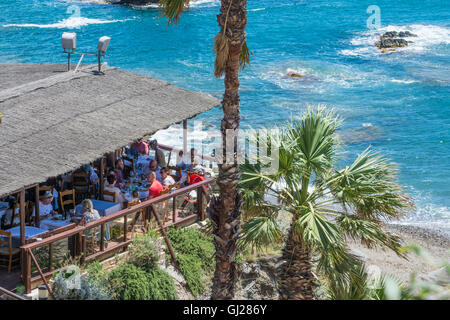 La Cala Restaurant mit Blick auf den Strand von Cala Del Barco im La Manga Club Resort, Murcia, Spanien Stockfoto