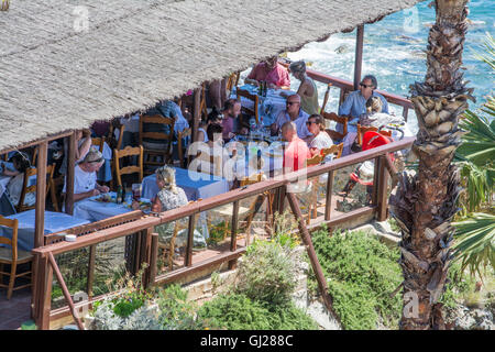 La Cala Restaurant mit Blick auf den Strand von Cala Del Barco im La Manga Club Resort, Murcia, Spanien Stockfoto