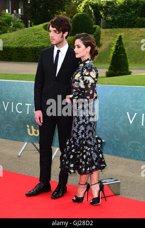 Tom Hughes und Jenna Coleman Teilnahme an der Welt-premiere Screening von ITV Victoria im Kensington Palace, London. Stockfoto