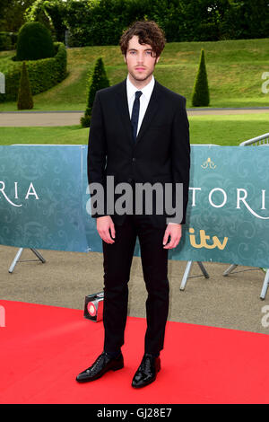 Tom Hughes an der Welt premiere Screening von ITV Victoria im Kensington Palace, London. PRESSEVERBAND Foto. Bild Datum: Donnerstag, 11. August 2016. Bildnachweis sollte lauten: Ian West/PA Wire. Stockfoto