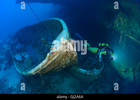 Wrack der Salem Express vor Safaga und Taucher auf Schiff Wrack, Safaga, Rotes Meer, Ägypten, Afrika Stockfoto