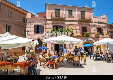 Am Dorfplatz von Forza d'Agro auf der Insel Sizilien, Italien Stockfoto