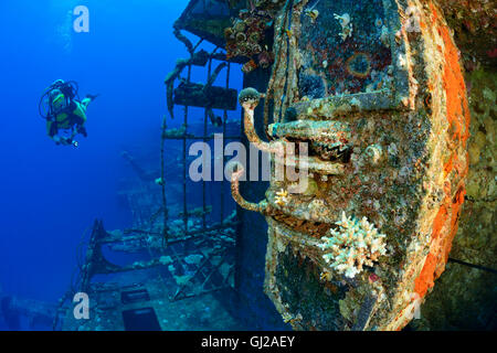 Wrack der Salem Express vor Safaga und Taucher auf Schiff Wrack, Safaga, Rotes Meer, Ägypten, Afrika Stockfoto