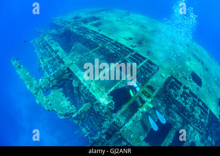 Wrack der Salem Express vor Safaga und Taucher auf Schiff Wrack, Safaga, Rotes Meer, Ägypten, Afrika Stockfoto