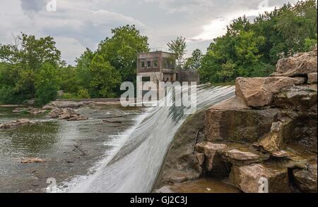 Fluss Hochwasserentlastung Stockfoto