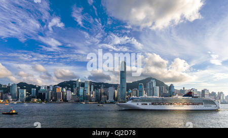 Kreuzfahrt im Hafen von Victoria von Hong Kong Stockfoto