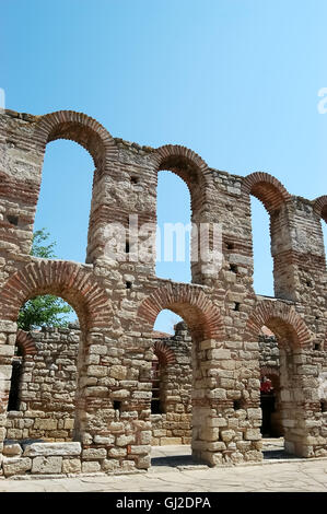 NESSEBAR, Bulgarien - 15. Juni 2011: Die alten Hagia Sophia auf dem zentralen Platz in der Altstadt Nessebar, Bulgarien Stockfoto