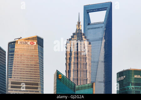 Shanghai, China: 26. März 2016: Tag Aussicht auf den Bund, die schönsten Ort in Shanghai mit der berühmtesten chinesischen Wolkenkratzer Stockfoto