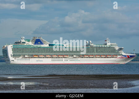 Die P&O Kreuzfahrtschiff Ventura Abfahrt Southampton, Großbritannien am 22. Mai 2016. Stockfoto