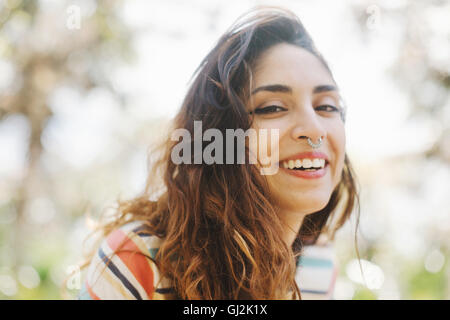 Glückliche junge Frau Stockfoto