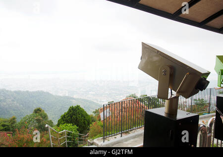 Fernglas Bukit Bendera in Penang/Malaysia Penang Stadt betrachten. Stockfoto