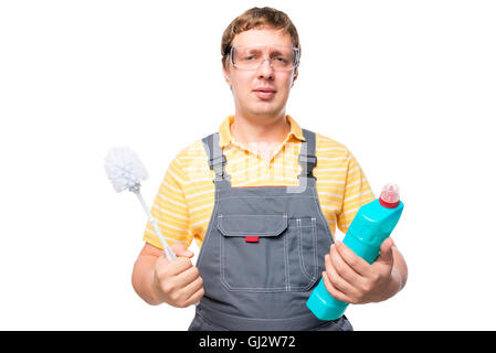 Männlichen professionellen Toiletten Reiniger im Haus, Porträt auf weißem Hintergrund Stockfoto