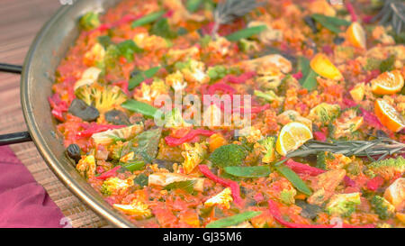 Große Pfanne mit frisch komplett Vegan Fleisch gekocht Stockfoto