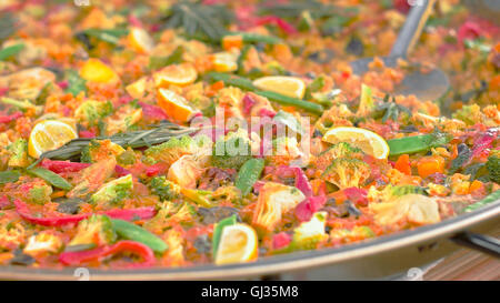 Große Pfanne mit frisch komplett Vegan Fleisch gekocht Stockfoto