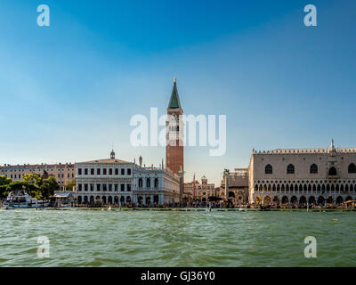 Dogenpalast, Palazzo della Zecca, Biblioteca und Piazzetta di San Marco aus Markusplatz Becken erschossen. Venedig, Italien. Stockfoto