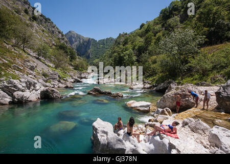 Wandern kümmert sich Schlucht in Picos de Europa, Asturien, Spanien, Europa. Stockfoto