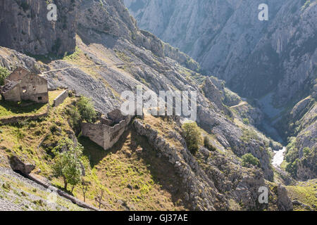 Wandern kümmert sich Schlucht in Picos de Europa, Asturien, Spanien, Europa. Stockfoto