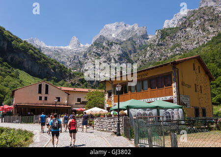 Wandern kümmert sich Schlucht in Picos de Europa, Asturien, Spanien, Europa. Stockfoto