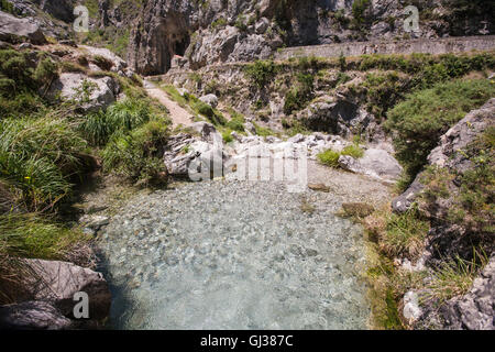 Wandern kümmert sich Schlucht in Picos de Europa, Asturien, Spanien, Europa. Stockfoto