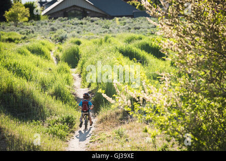 Junge, Radfahren im Park, Sandy, Utah, USA Stockfoto