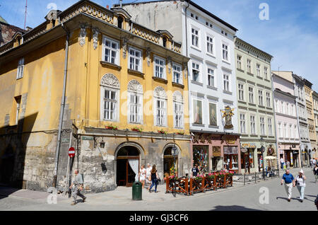 Krakau, Polen - Juni 16: Unidentified Touristen spazieren am Grodzka-Straße im alten Stadtzentrum, Krakau, Polen am 16. Juni 2 Stockfoto