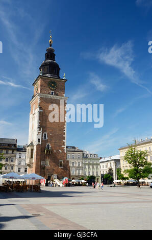 Krakau, Polen - Juni 16: Unidentified Touristen Rathaus am Marktplatz, Krakau, Polen am 16. Juni, 2013.Cracow Stockfoto