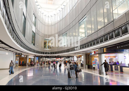 Moderne Architektur in der Abflughalle, George Bush intercontinental Airport, Houston, Texas USA Stockfoto