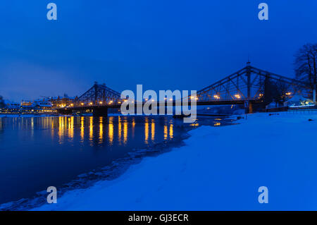 Dresden: Brücke "Blaues Wunder" über die Elbe in Loschwitz im Schnee, Deutschland, Sachsen, Sachsen, Stockfoto