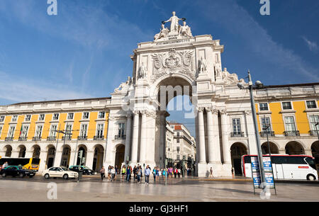 Die Rua Augusta Arch ist ein Stein, triumphal Bogen-Like, historische Gebäude und Hauptattraktion auf der Praça Comercio in Lissabon Stockfoto