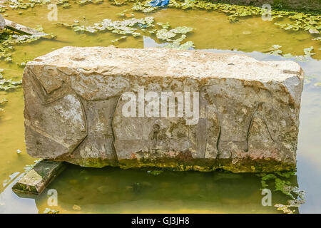 Ägypten, Kairo, Heliopolis, Ausgrabungen des Tempels Ramses II in der Zone genannt Souk al Khamis. Grundwasser-Problem! Stockfoto