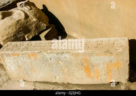 Ägypten, Kairo, Heliopolis, Freilichtmuseum,, Block zeigt die Kartusche eines wenig bekannten Königs Se-Ankh-Ib-Re. Stockfoto