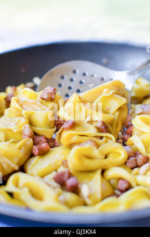 Kürbisravioli Ferrara servieren Stockfoto
