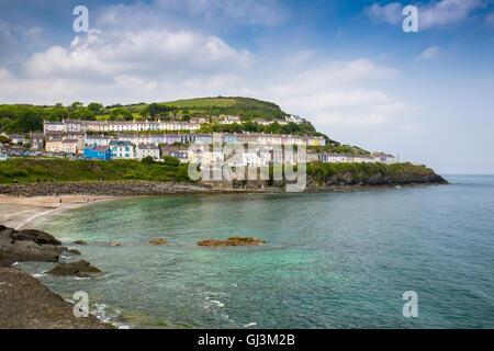 Reihen von bunten Reihenhäuser in New Quay, Ceredigion, Mid Wales, UK Stockfoto