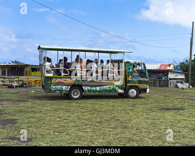 dh Kreuzfahrt Schiff Ausflug ST KITTS KARIBIK Tourist Taxi Open Air Bus mit Touristen Urlaub Stockfoto