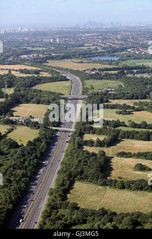 Luftaufnahme der Autobahn M11 als es leitet südlich in Richtung London, UK Stockfoto
