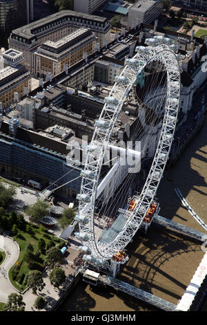 Luftaufnahme des London Eye oder British Airways Millennium Wheel am Ufer der Themse, UK Stockfoto