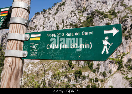 Wandern kümmert sich Schlucht in Picos de Europa, Asturien, Spanien, Europa. Stockfoto