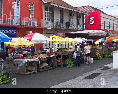 dh St George GRENADA CARIBBEAN Street Szene Stadt im Freien lokalen People saint georges Marktplatz Stockfoto