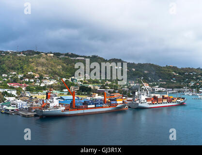 dh St George GRENADA CARIBBEAN Cargo Containerschiffe beladen, entladen Hafen von St. George Stockfoto