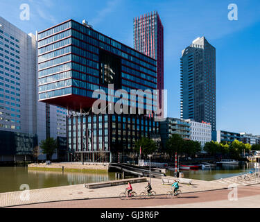 Seitliche Höhe von modularen Block und Hochhaus. Der rote Apfel, Rotterdam, Niederlande. Architekt: KCAP Architects & Planer - Jan des Bouvrie, 2009. Stockfoto