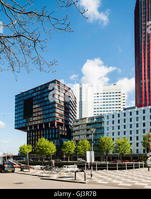 Seitliche Höhe von modularen Block und Hochhaus. Der rote Apfel, Rotterdam, Niederlande. Architekt: KCAP Architects & Planer - Jan des Bouvrie, 2009. Stockfoto