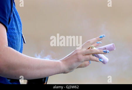 Detail von Großbritannien der Amber Hill Hand, wie sie in den Skeet Wome Halbfinale im Shooting Centre am siebten Tag der Olympischen Spiele in Rio, Brasilien konkurriert. Bild Datum: Freitag, 12. August 2016. Bildnachweis sollte lauten: Owen Humphreys/PA Wire. Einschränkungen - nur zur redaktionellen Verwendung. Stockfoto