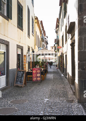 dh Rua de Santa Maria FUNCHAL MADEIRA Madeira Cafe Restaurant In Alley Street portugal Backstreet Cafés Stockfoto