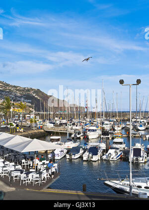 dh Funchal Hafen FUNCHAL MADEIRA Menschen Café Hafen von Funchal Yachthafen Yachten Boote Stockfoto