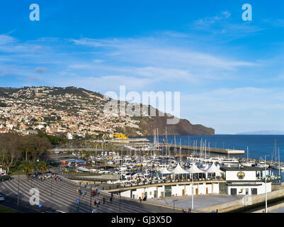 dh Funchal Hafen FUNCHAL MADEIRA Küste Funchal Yachthafen Hafen Yachten Boote Bucht Stockfoto