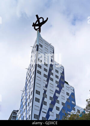 dh Oriente Lissabon PORTUGAL Skulptur auf dem Dach Hochhaus-Gebäudes Stockfoto