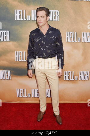 Hollywood, Kalifornien. 10. August 2016. HOLLYWOOD, CA - AUGUST 10: Schauspieler Chris Pine kommt bei der Vorführung von CBS Films "Hölle oder Hochwasser" an ArcLight Hollywood am 10. August 2016 in Hollywood, Kalifornien. | Verwendung Weltweit © Dpa/Alamy Live-Nachrichten Stockfoto