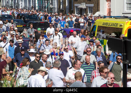 Vauxhall-London, UK. 12. August 2016. Große Massen von Cricket-Fans kommen am Tag2 des vierten Testspiel zwischen England und Pakistan im Kia Oval in Vauxhall Credit: Amer Ghazzal/Alamy Live-Nachrichten Stockfoto