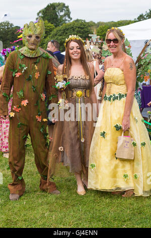 Burley, Hampshire, UK. 13. August 2016. Grüner Mann und Feen an der New Forest Fairy Festival, Burley, Hampshire, UK im August Credit: Carolyn Jenkins/Alamy Live News Stockfoto